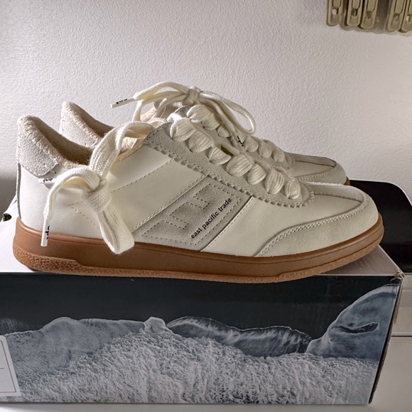EPT EAST PACIFIC TRADE Santos off white sneakers ortholite sz 8.5 NWT